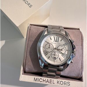 ☆LIKE NEW☆ Michael Kors “MK5535 Bradshaw Unisex Chronograph Watch” | Silver